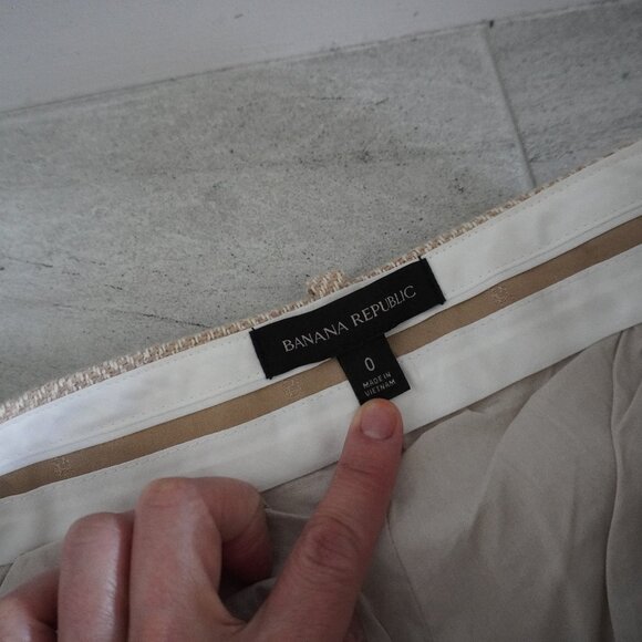 Banana Republic Tailored Pleated Pants – Cream / Beige – Size 2 - Picture 1 of 4